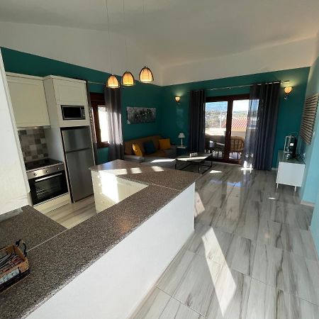 Xalonia Penthouse Apartment อาโยส นิโกลาออส ภายนอก รูปภาพ